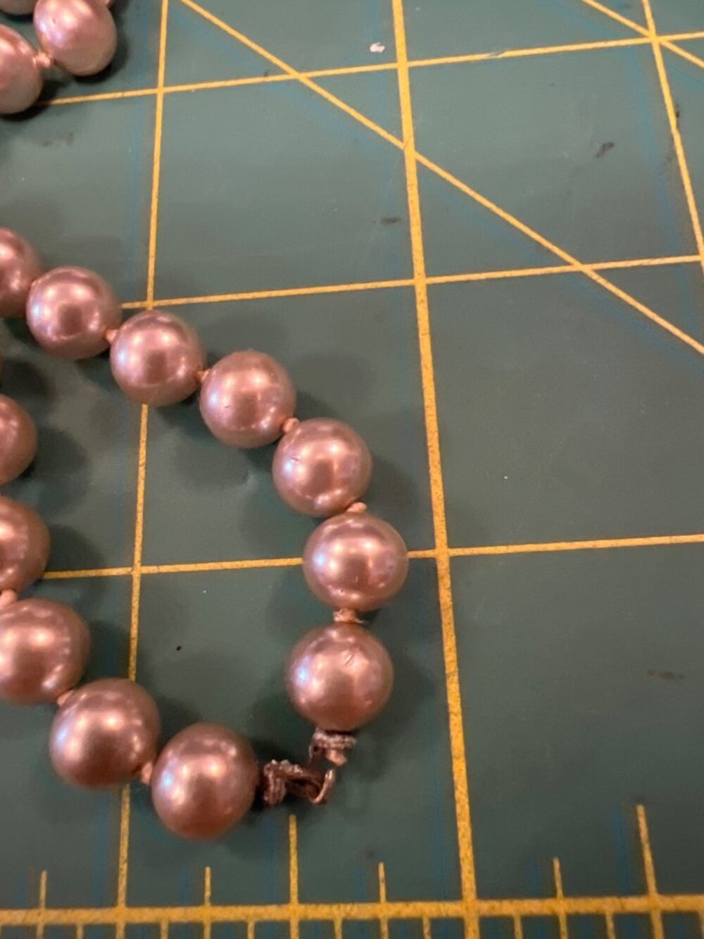 Majorica Simulated Pearl Necklace 30-Inch Strand Silver  Pearls & Red Box VTG - Picture 9 of 11